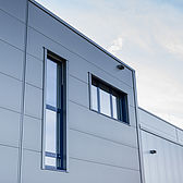 Fassadenansicht des Büroneubaus der HKL Niederlassung erstellt von Schreiber Stahlbau