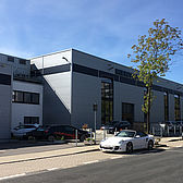 Lager und Produktion Firma Mentor in einem Komplex bestehend aus 2 Hallenkörpern gebaut von Schreiber Stahlbau